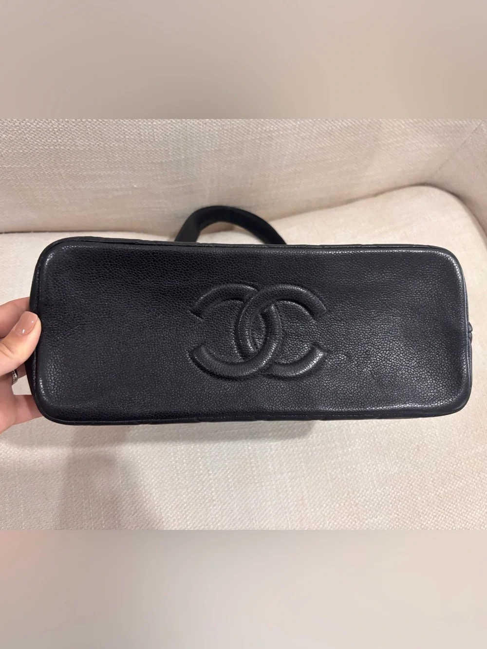 Authentic CHANEL kiss lock black caviar leather shoulder bag 24k hardware